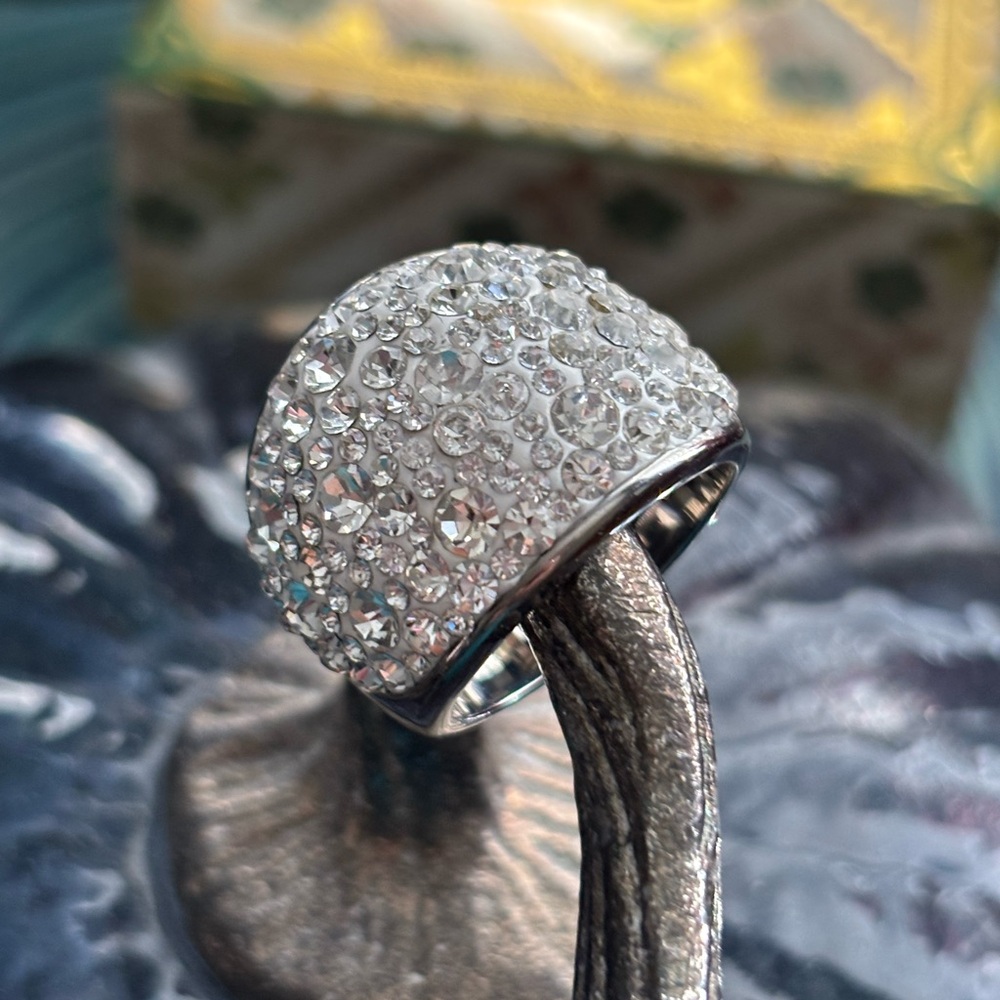 💍 Gorgeous Silver Crystal Ring